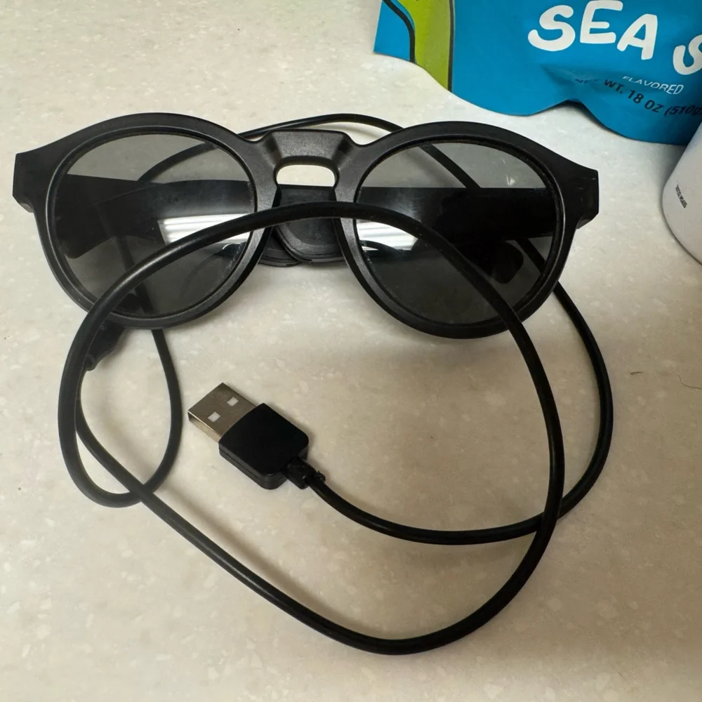 Bose Sunglasses with charger- broken-price reflects as is!